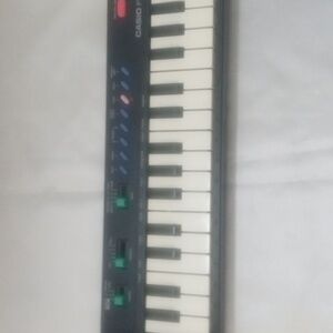 Casio PT-10 Black and White Mini Keyboard late 80,s